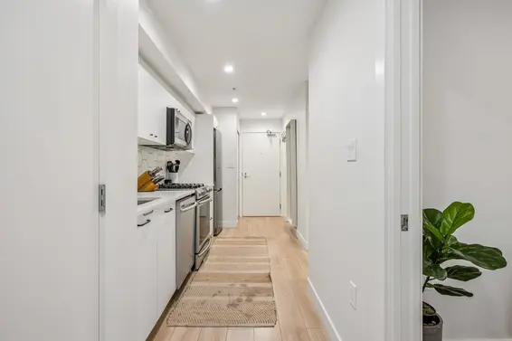 201 1519 Crown Street, North Vancouver For Sale - image 12