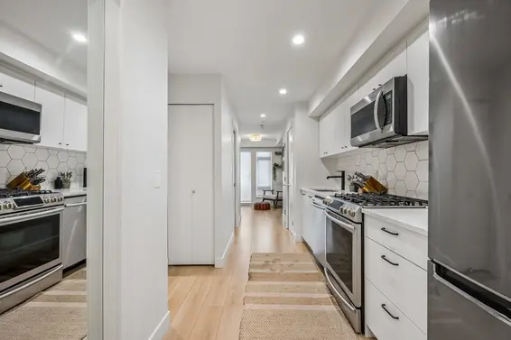 201 1519 Crown Street, North Vancouver For Sale - image 15