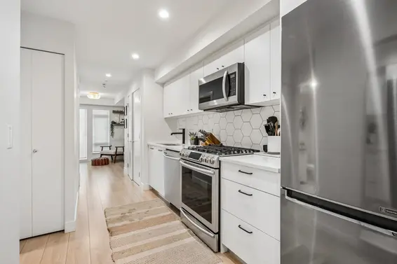 201 1519 Crown Street, North Vancouver For Sale - image 16