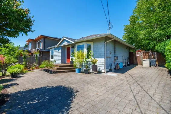 628 East 7th Street, North Vancouver For Sale - image 3