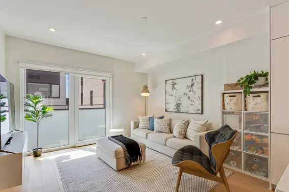 125 649 East 3rd Street, North Vancouver For Sale - image 3