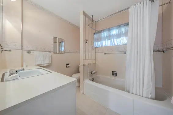 940 Keith Road, West Vancouver For Sale - image 12