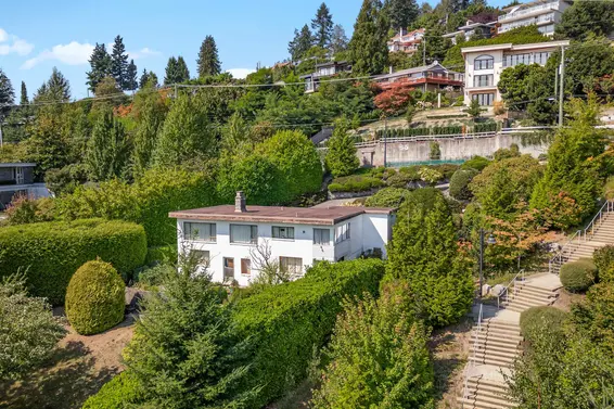 940 Keith Road, West Vancouver For Sale - image 2