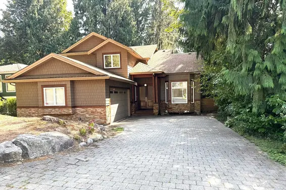 1017 Canyon Boulevard, North Vancouver