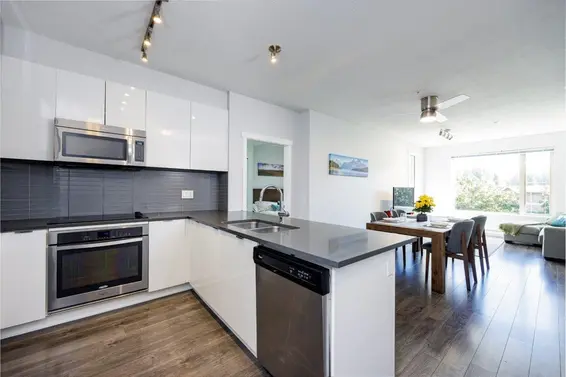 301 2665 Mountain Highway, North Vancouver For Sale - image 3