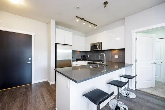 301 2665 Mountain Highway, North Vancouver For Sale - image 4