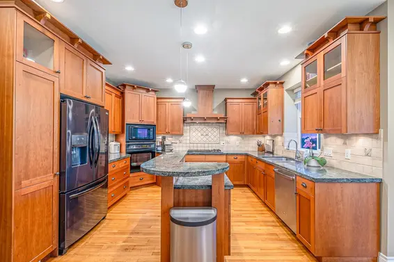 550 Keith Road, West Vancouver For Sale - image 10