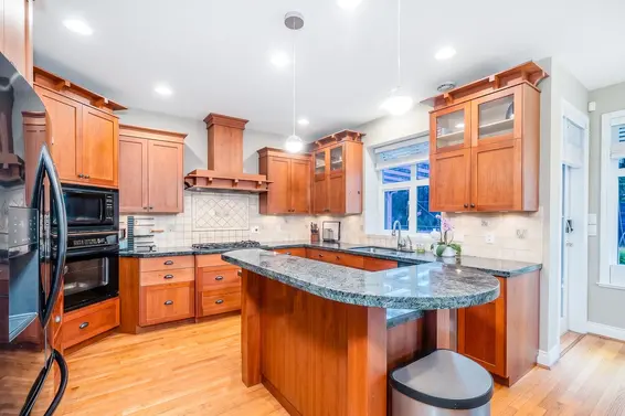 550 Keith Road, West Vancouver For Sale - image 11