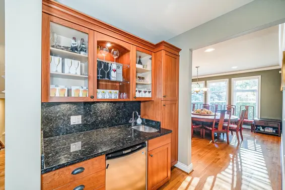 550 Keith Road, West Vancouver For Sale - image 9