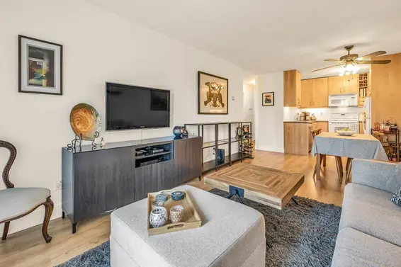 206 251 West 4th Street, North Vancouver