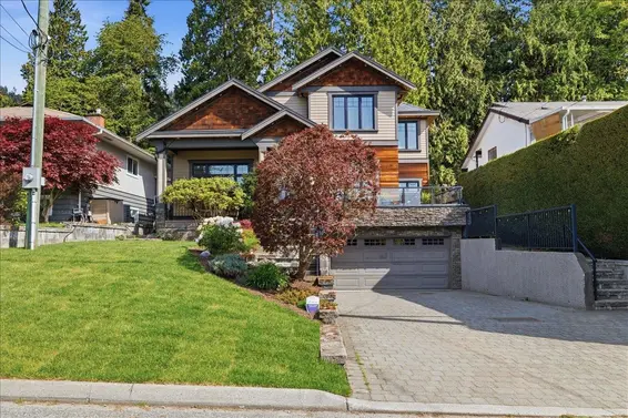 1152 Wellington Drive, North Vancouver