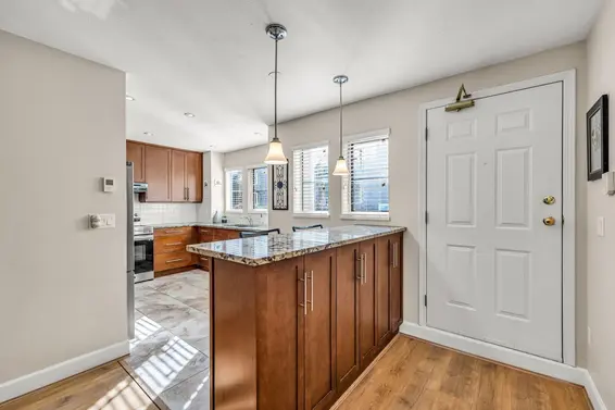 103 245 West 15th Street, North Vancouver For Sale - image 4