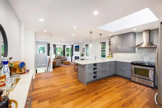 621 Seymour Court, North Vancouver For Sale - image 11