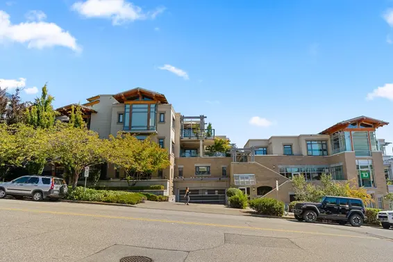 201 550 17th Street, West Vancouver
