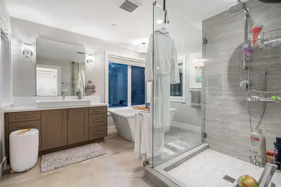6467 Wellington Avenue, West Vancouver For Sale - image 17