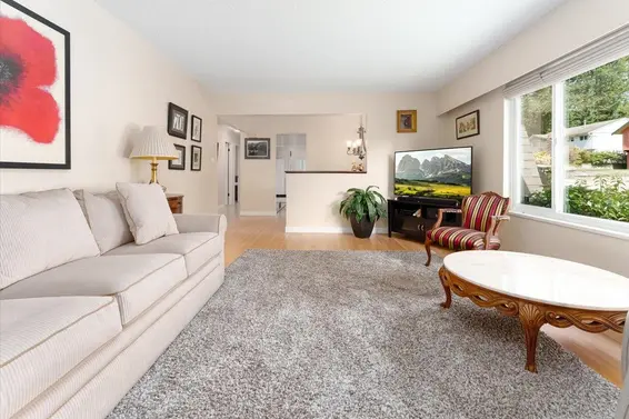 4347 Ruth Crescent, North Vancouver For Sale - image 2