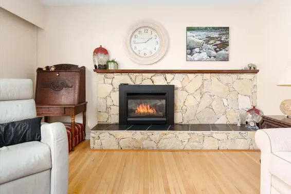 4347 Ruth Crescent, North Vancouver For Sale - image 3
