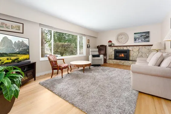 4347 Ruth Crescent, North Vancouver For Sale - image 4