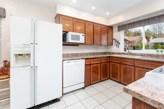 4347 Ruth Crescent, North Vancouver For Sale - image 8
