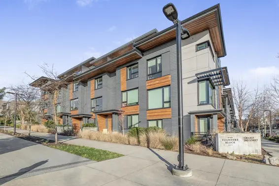 11 528 East 2nd Street, North Vancouver