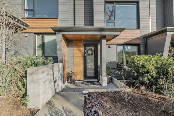 11 528 East 2nd Street, North Vancouver For Sale - image 2