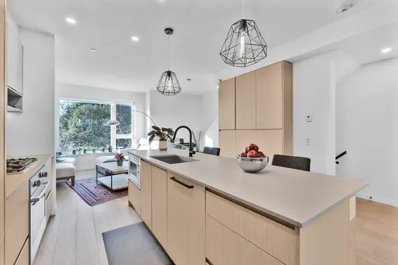 11 528 East 2nd Street, North Vancouver For Sale - image 4