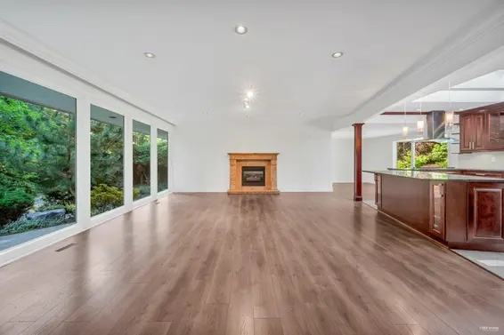 341 Rabbit Lane, West Vancouver For Sale - image 2