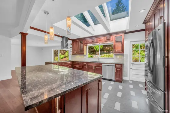 341 Rabbit Lane, West Vancouver For Sale - image 8