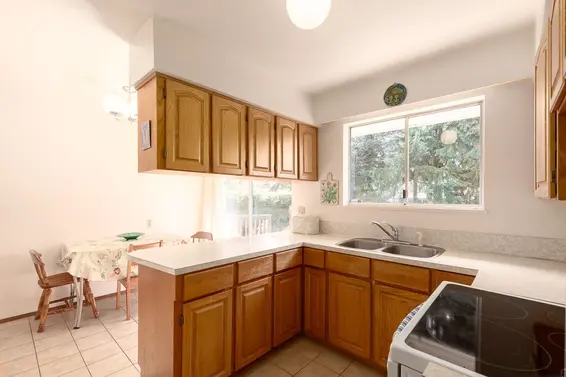 1715 Ross Road, North Vancouver For Sale - image 8