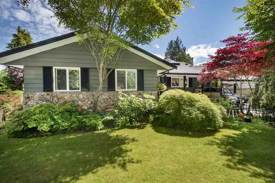4566 Meadowbank Close, North Vancouver For Sale - image 1