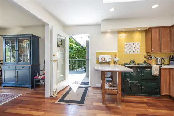 4566 Meadowbank Close, North Vancouver For Sale - image 11