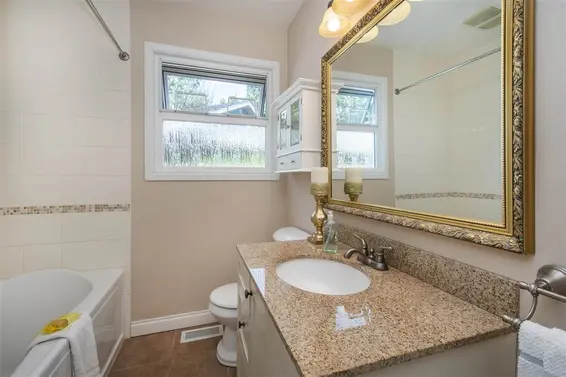 4566 Meadowbank Close, North Vancouver For Sale - image 18