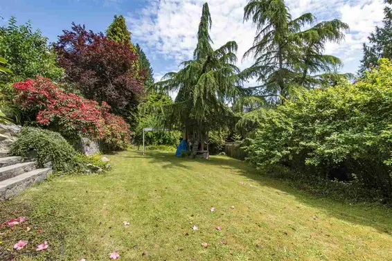 4566 Meadowbank Close, North Vancouver For Sale - image 25