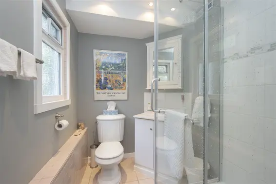 4566 Meadowbank Close, North Vancouver For Sale - image 35