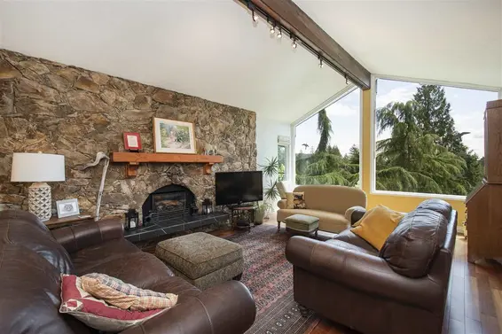 4566 Meadowbank Close, North Vancouver For Sale - image 5