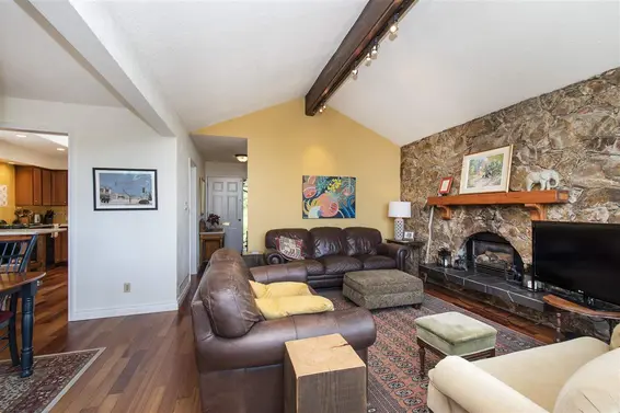 4566 Meadowbank Close, North Vancouver For Sale - image 6