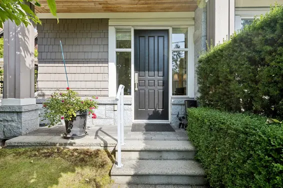 2133 Gordon Avenue, West Vancouver For Sale - image 2