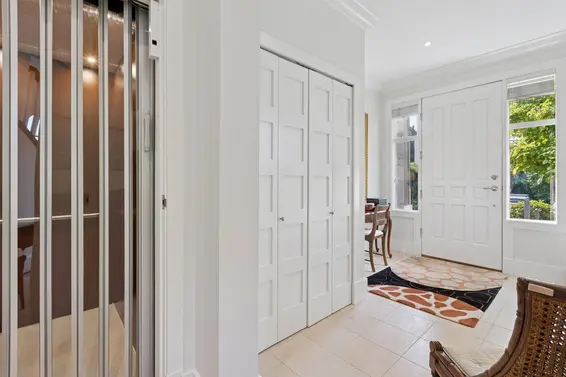 2133 Gordon Avenue, West Vancouver For Sale - image 3