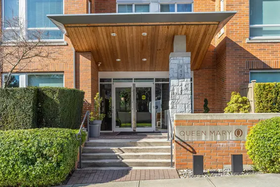 401 717 Chesterfield Avenue, North Vancouver For Sale - image 2