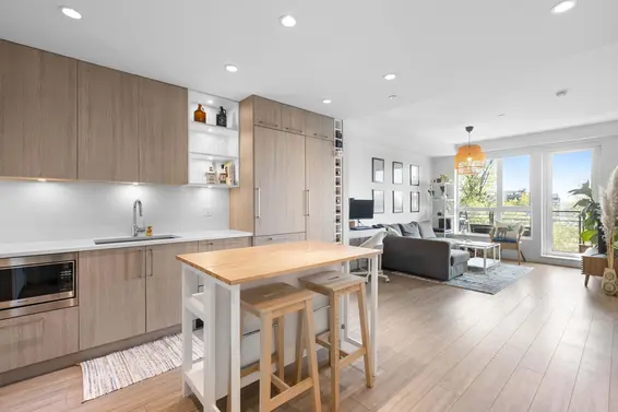 309 747 East 3rd Street, North Vancouver