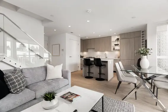 312 733 East 3Rd Street, North Vancouver