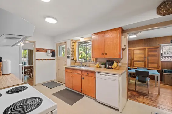 2239 Windridge Drive, North Vancouver For Sale - image 9