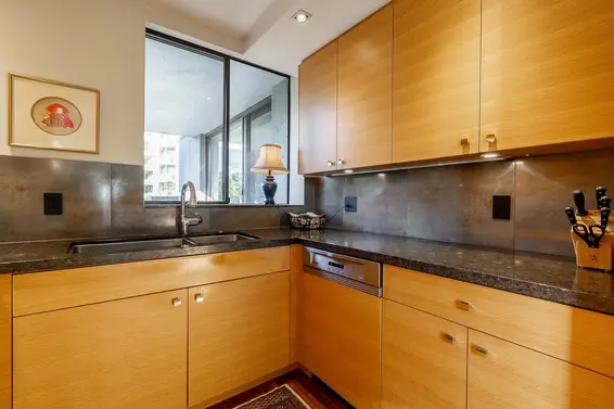 301 1930 Bellevue Avenue, West Vancouver For Sale - image 33