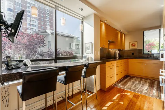 301 1930 Bellevue Avenue, West Vancouver For Sale - image 8