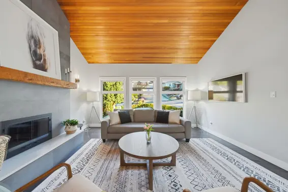 2023 Hill Drive, North Vancouver For Sale - image 4