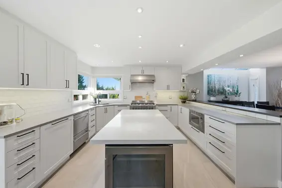 2023 Hill Drive, North Vancouver For Sale - image 8