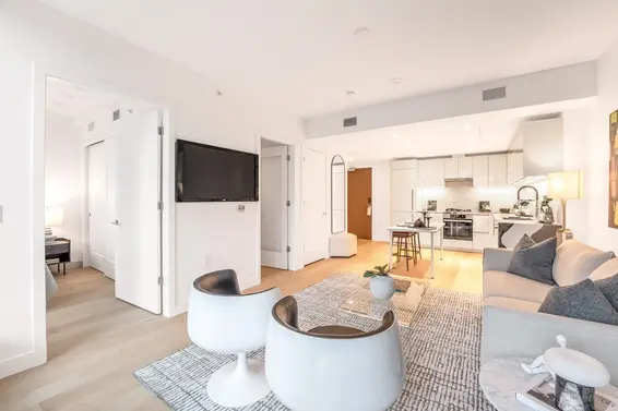 514 135 East 13th Street, North Vancouver