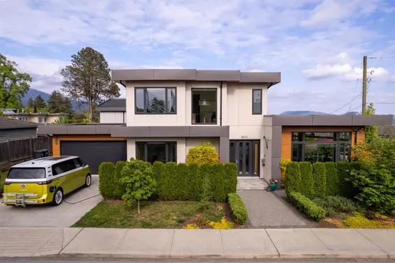 900 Hendry Avenue, North Vancouver