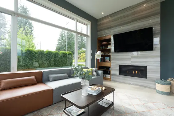 900 Hendry Avenue, North Vancouver For Sale - image 3