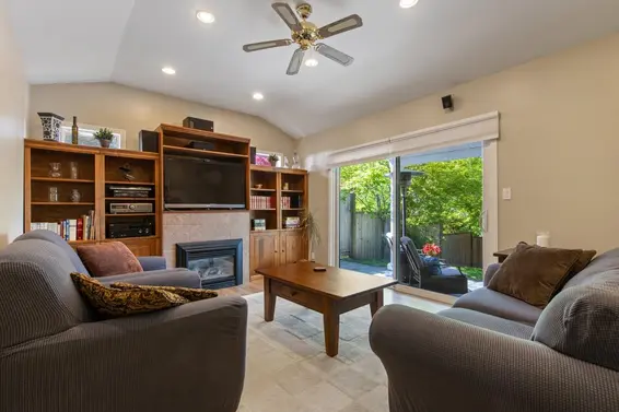 4003 Ruby Avenue, North Vancouver For Sale - image 10